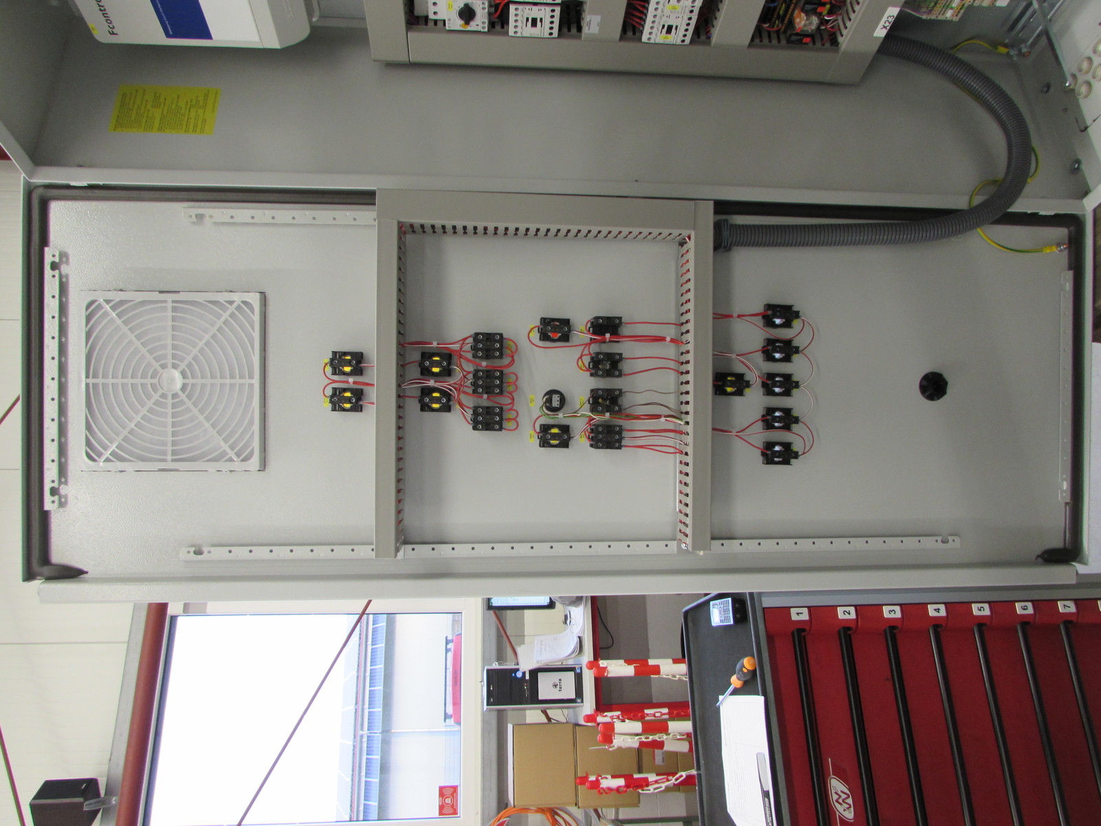 Control cabinet colony 2+ house B feed/long egg coll/light